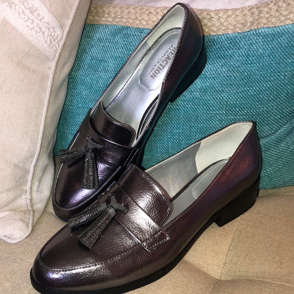 Kenneth Cole reaction pewter mules with tassels!!!